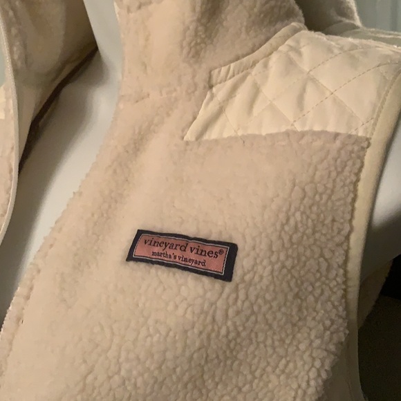 Vineyard Vines Sherpa Quilted Vest - Picture 5 of 9